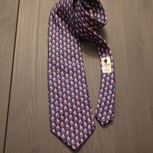 Vineyard Vines Men's Tie with Blue and Red Sailboat Design